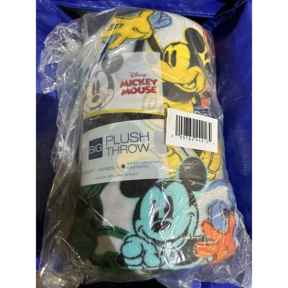 The Big One Disney Primary Colors MICKEY Oversized Plush 5x6' Throw Blanket - Picture 3 of 3